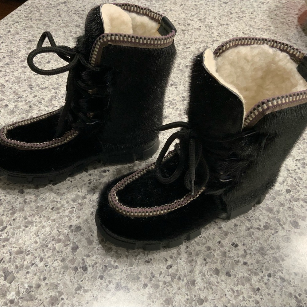 NWOT SEAL SKIN Cozy Black Fur-Lined Kids with extra pair of inserts - Picture 2 of 5